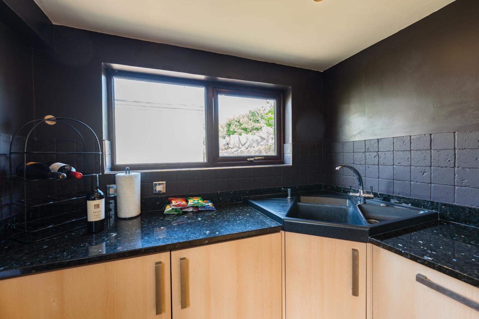 City Retreat, Spacious 4 Bed House, Games Room, Parking, Hot Tub & Bbq Cardiff Exteriör bild