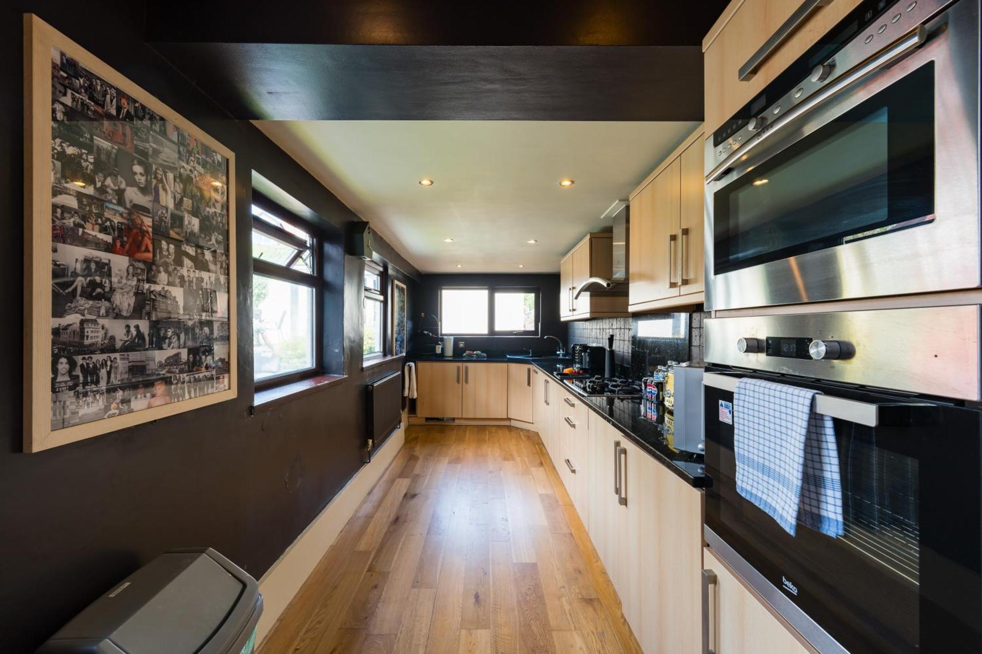 City Retreat, Spacious 4 Bed House, Games Room, Parking, Hot Tub & Bbq Cardiff Exteriör bild