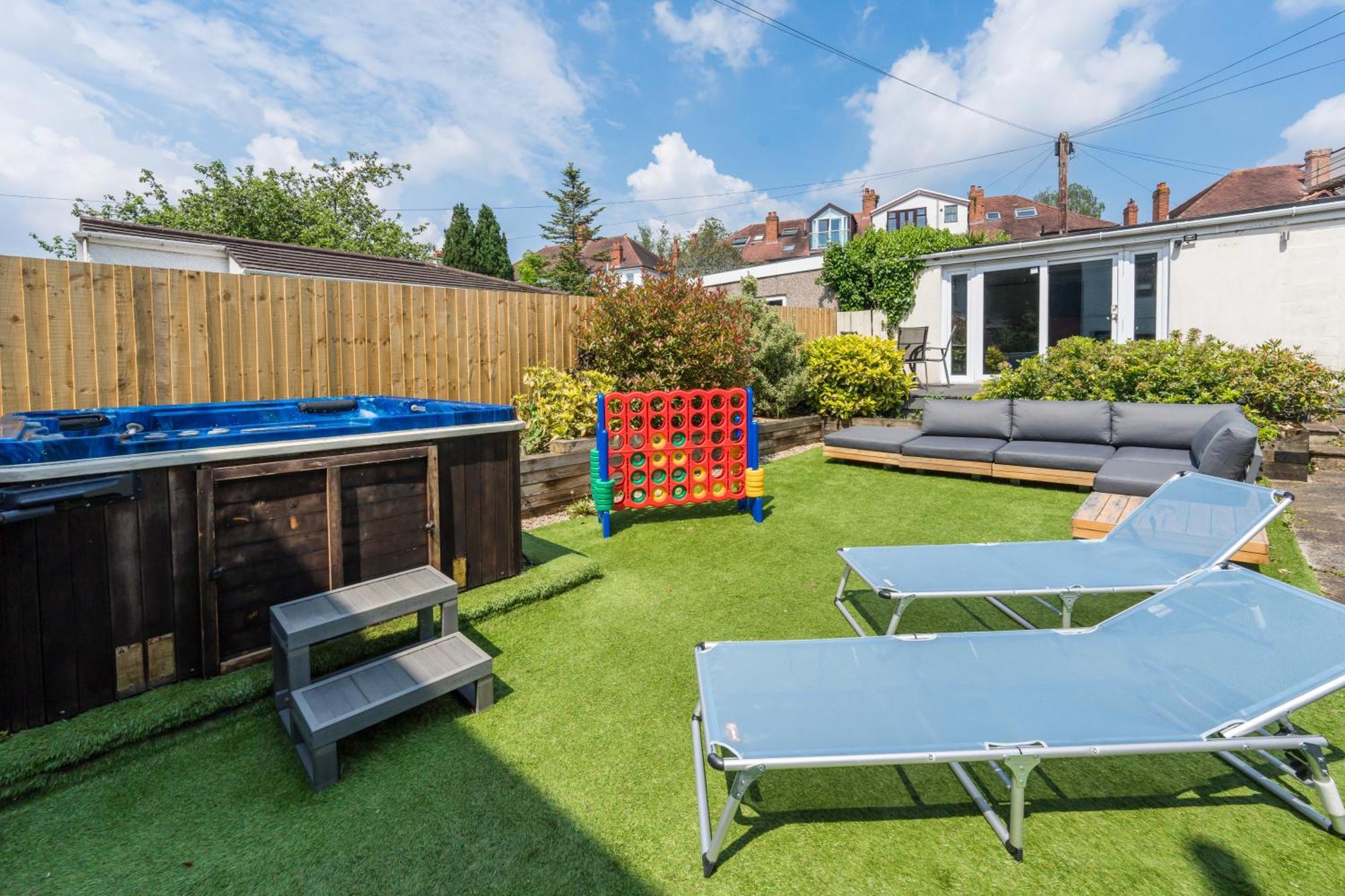 City Retreat, Spacious 4 Bed House, Games Room, Parking, Hot Tub & Bbq Cardiff Exteriör bild