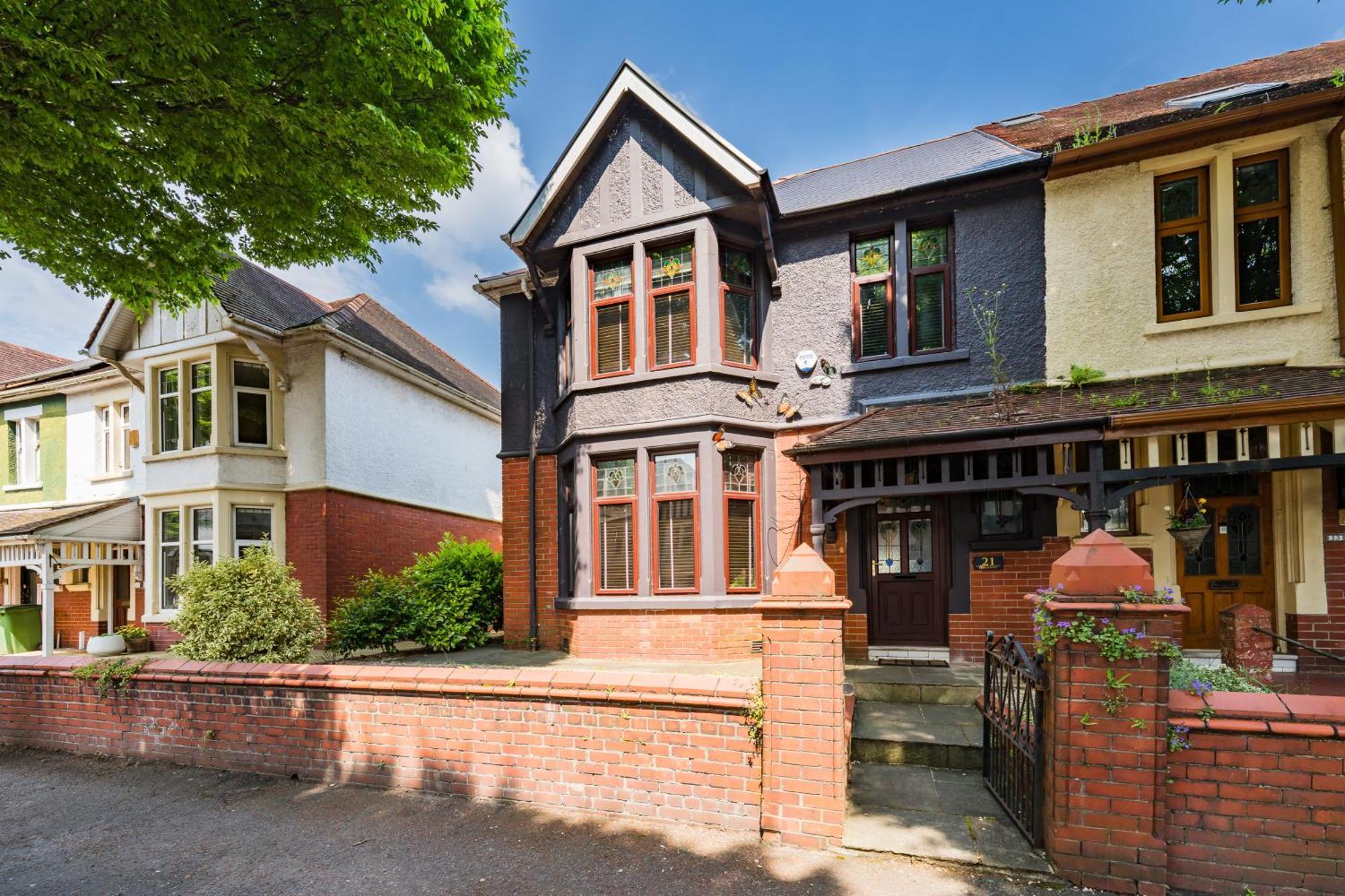 City Retreat, Spacious 4 Bed House, Games Room, Parking, Hot Tub & Bbq Cardiff Exteriör bild
