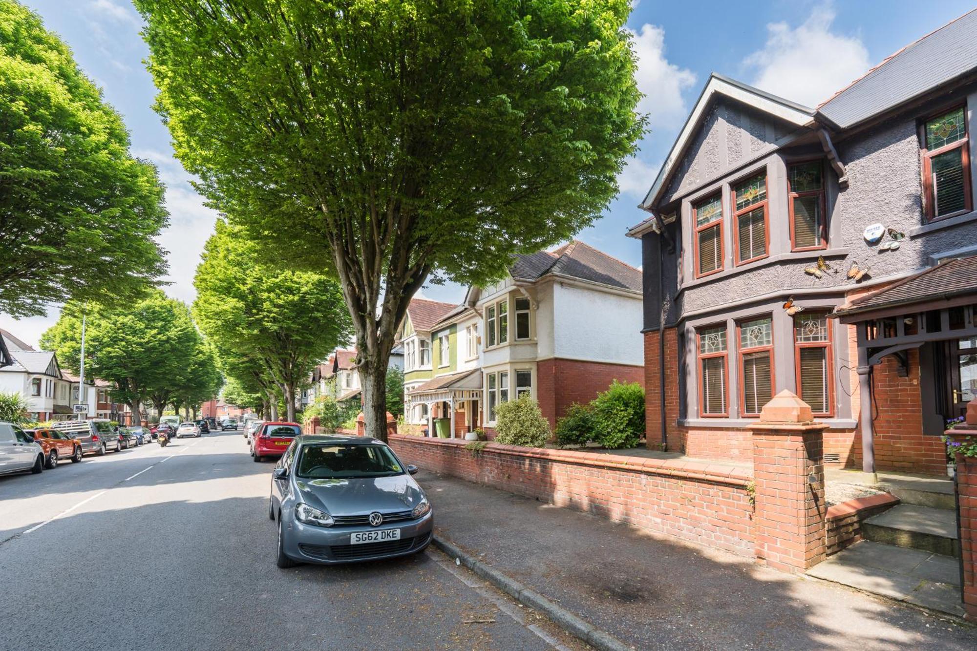City Retreat, Spacious 4 Bed House, Games Room, Parking, Hot Tub & Bbq Cardiff Exteriör bild