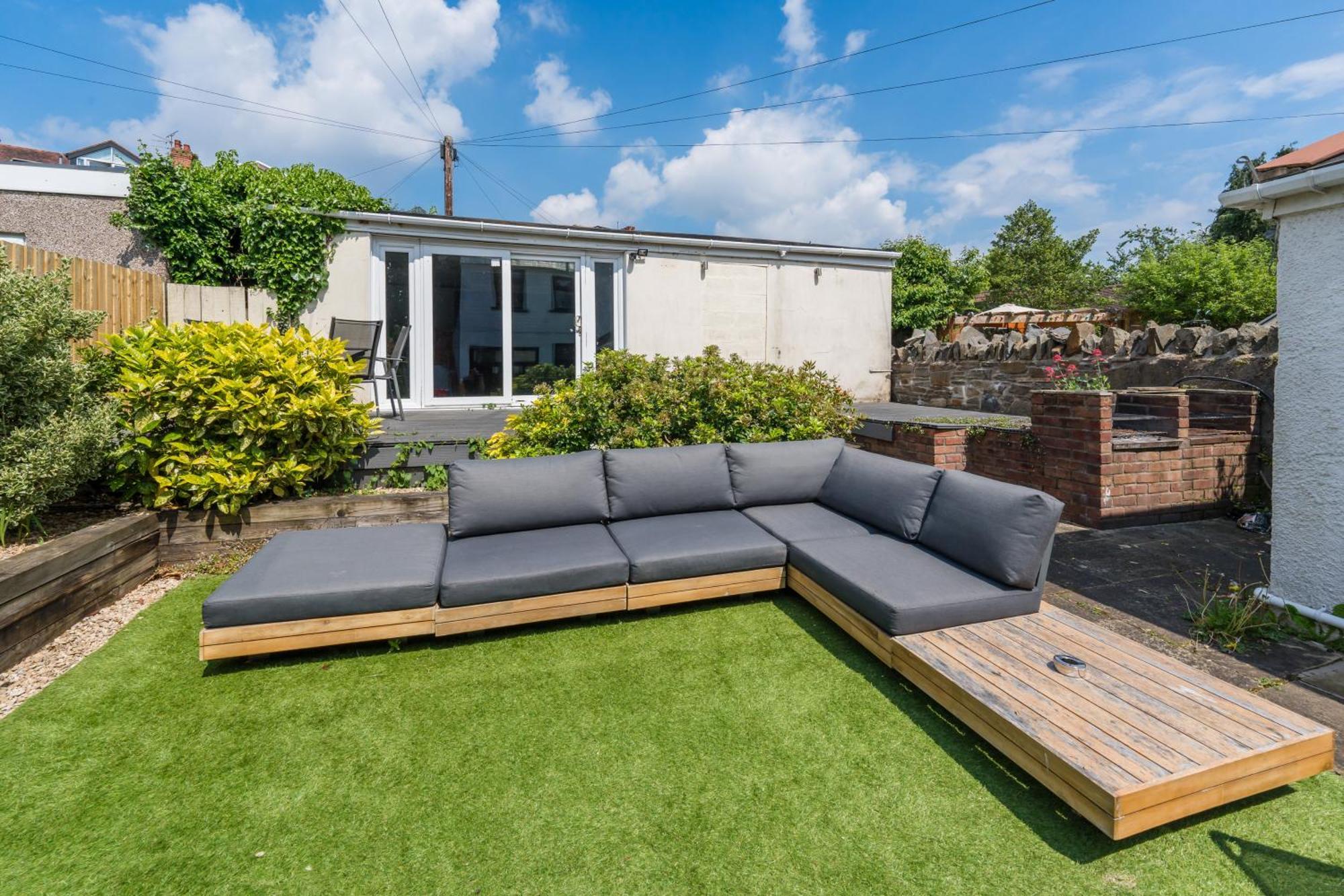 City Retreat, Spacious 4 Bed House, Games Room, Parking, Hot Tub & Bbq Cardiff Exteriör bild