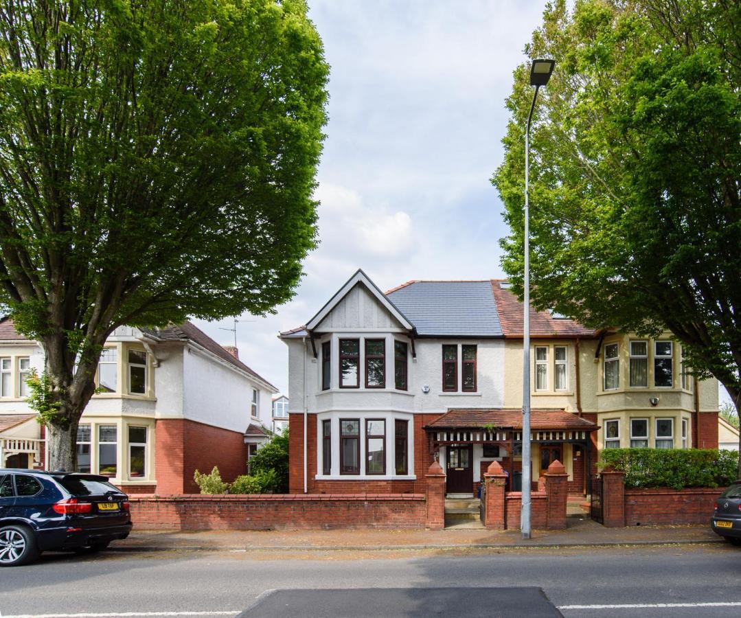 City Retreat, Spacious 4 Bed House, Games Room, Parking, Hot Tub & Bbq Cardiff Exteriör bild