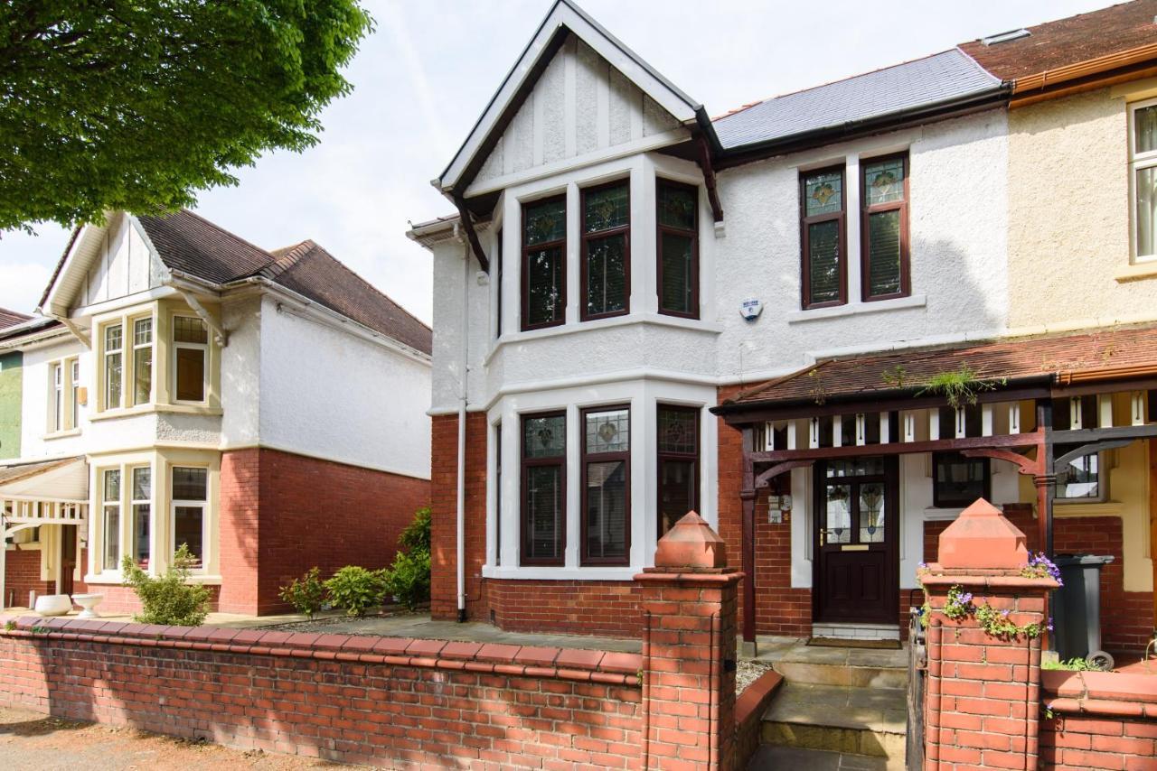 City Retreat, Spacious 4 Bed House, Games Room, Parking, Hot Tub & Bbq Cardiff Exteriör bild